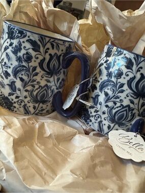 Bella Chinoiserie Tulip Floral  Ceramic Mug set with Dark Blue Floral Pattern 2